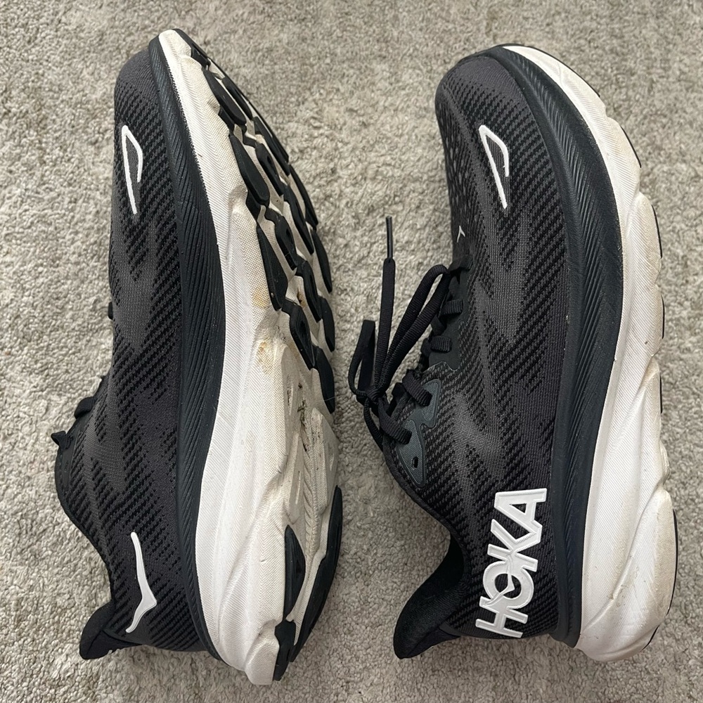 Hoka Clifton 9 Black Athletic Shoes - Picture 2 of 5